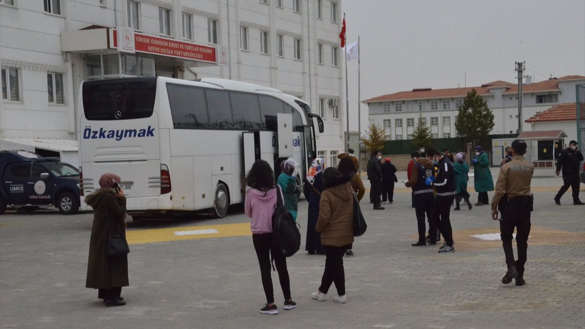 Karaman'da koronalı yolcunun bulunduğu otobüstekiler yurda götürüldü