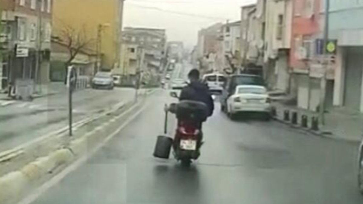Sultanbeyli'deki motosikletli, nargile közüyle direksiyon tuttu