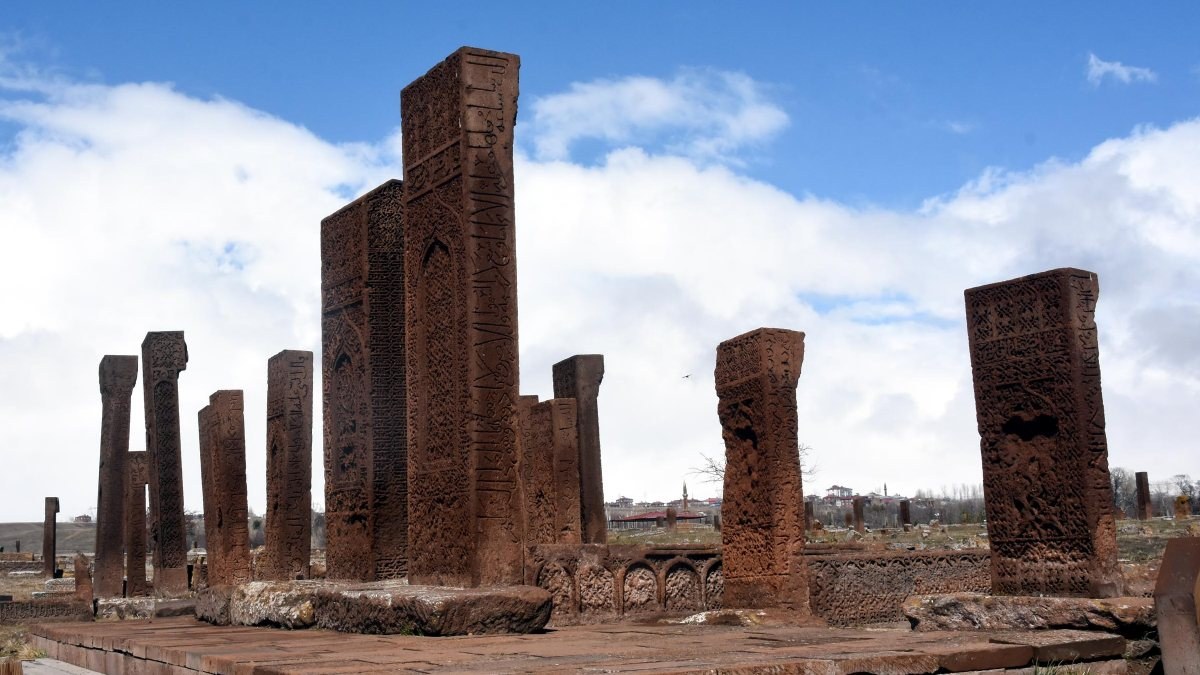 Bitlis'teki Ahlat anıt mezarları, dünyaya tanıtılacak