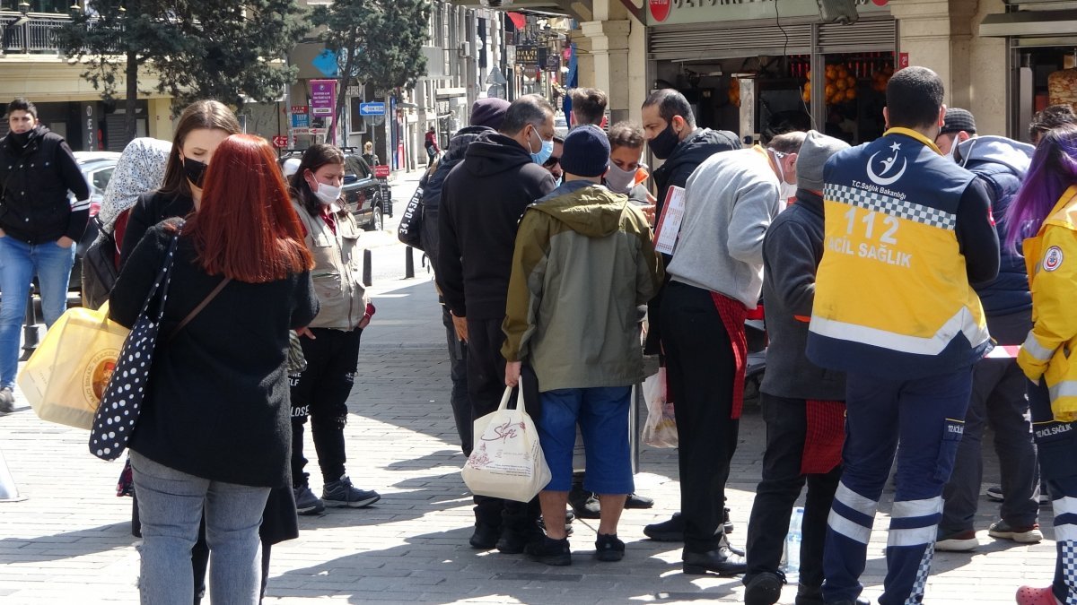 Taksim’de polis ve zabıtadan ortaklaşa denetim