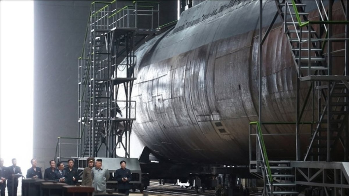 Kuzey Kore'nin balistik füze denizaltısını tamamladığı iddia edildi