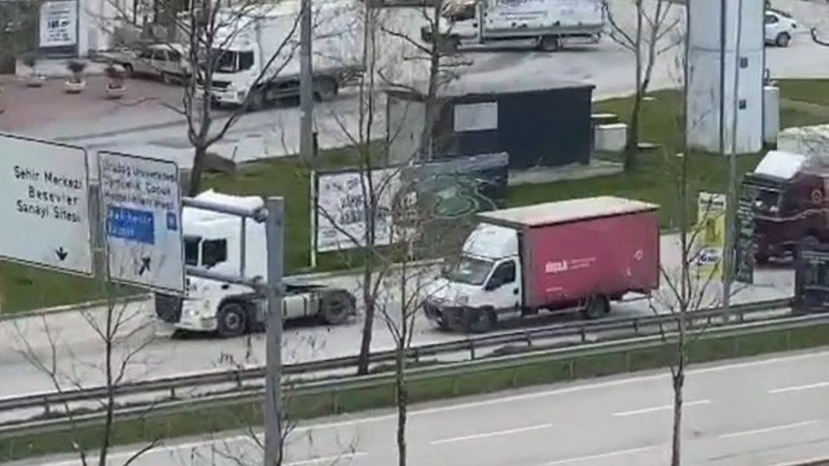 Bursa'da geri geri kaçan kamyonet sürücüsü
