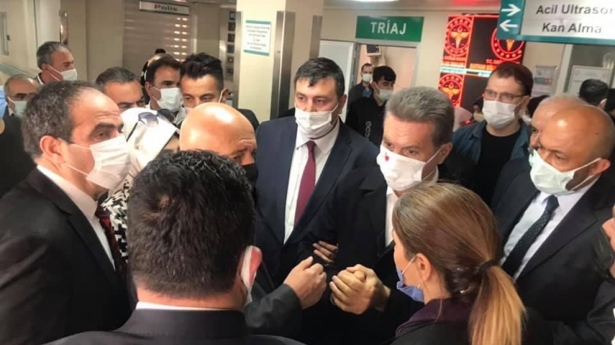 Mustafa Sarıgül, gıda zehirlenmesi nedeniyle hastaneye kaldırıldı