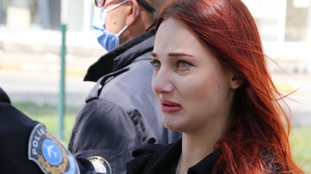 Antalya’da erkek arkadaşına ceza kesileceğini duyunca ağladı