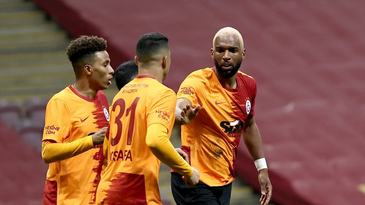 Kadıköy galibiyeti Galatasaray'a yine yaramadı