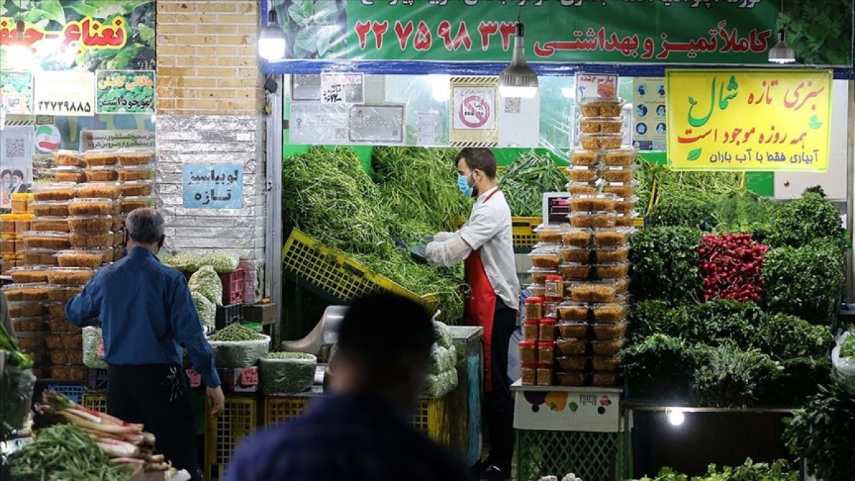 İranlılar salgın ve ekonomik kriz gölgesinde Ramazan'ı karşılıyor