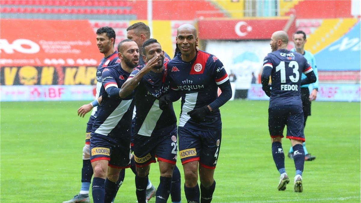 Antalyaspor, Süper Lig'de 1000 puan barajını aştı