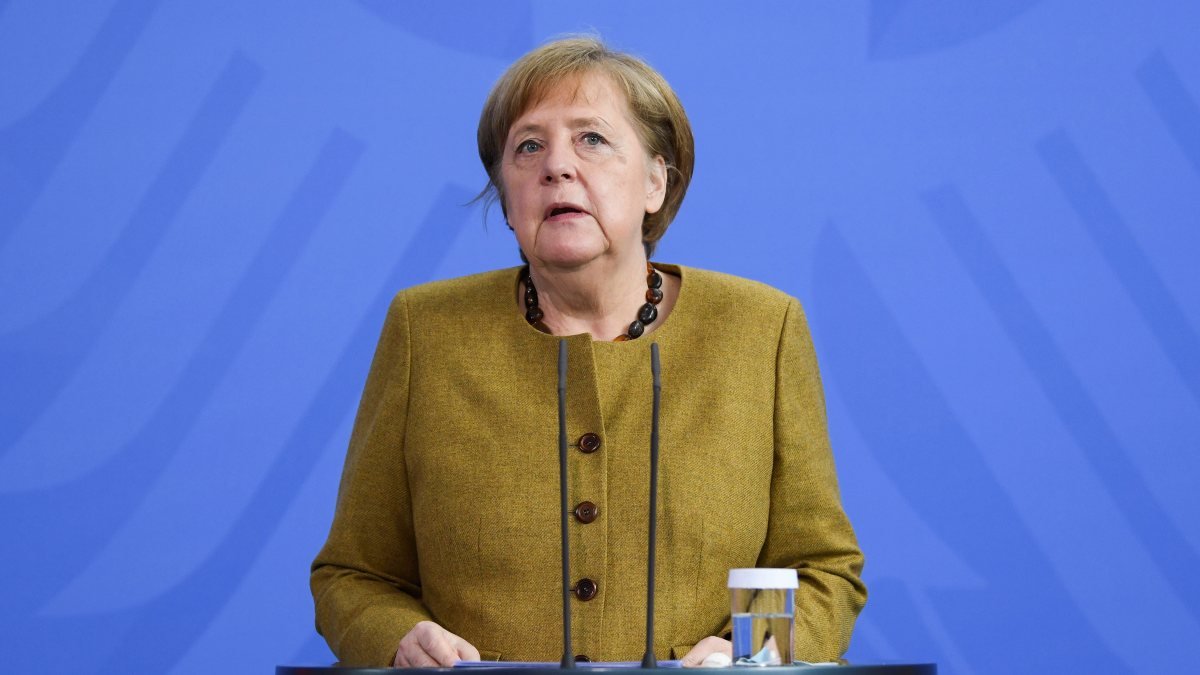 Angela Merkel, 'acil fren' uygulamasını değerlendirdi
