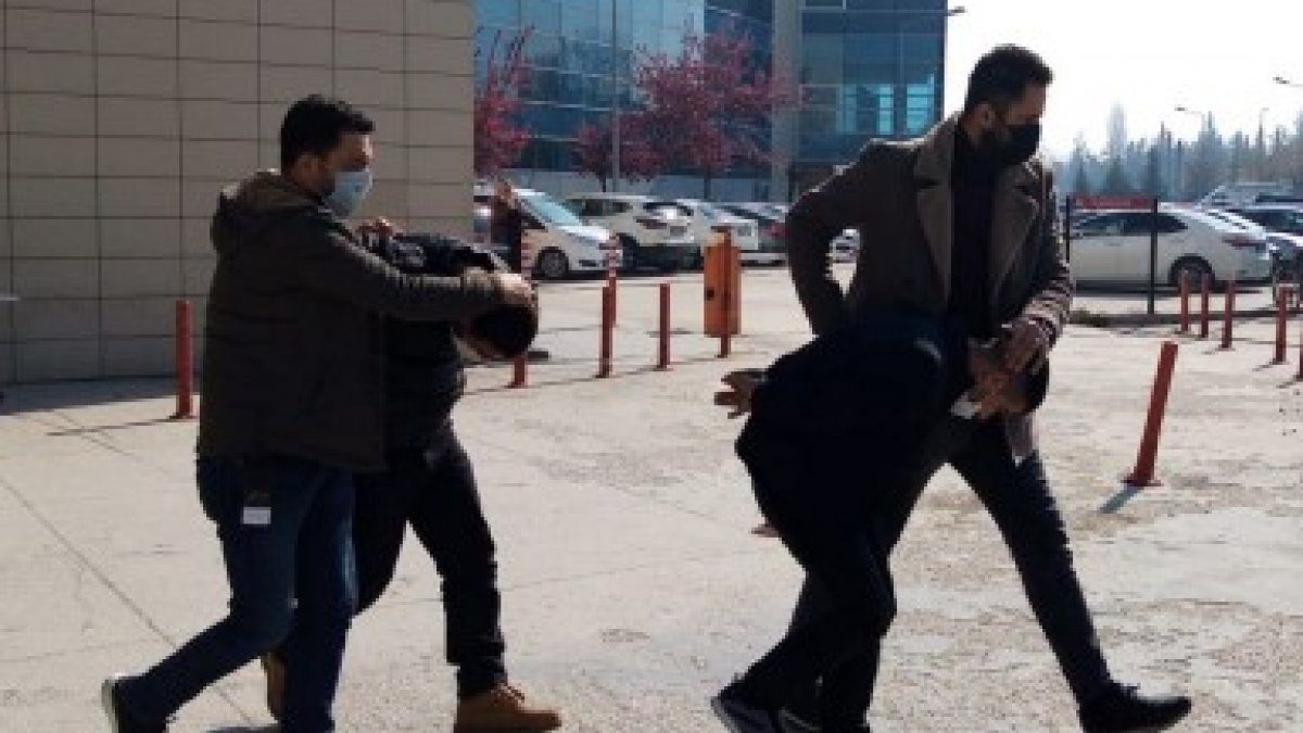 Bursa'da otomobil hırsızları 15 kilometrelik kovalamaca sonucu yakalandı