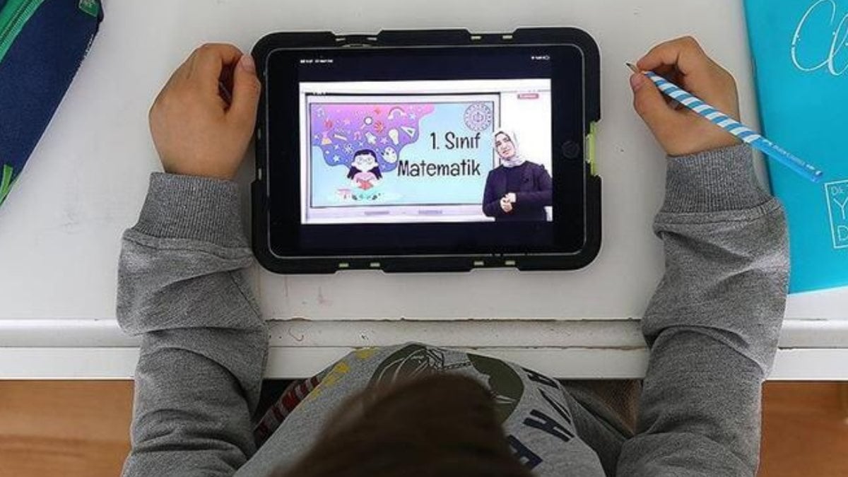 MEB'den 'ücretsiz tablet' mesajı uyarısı