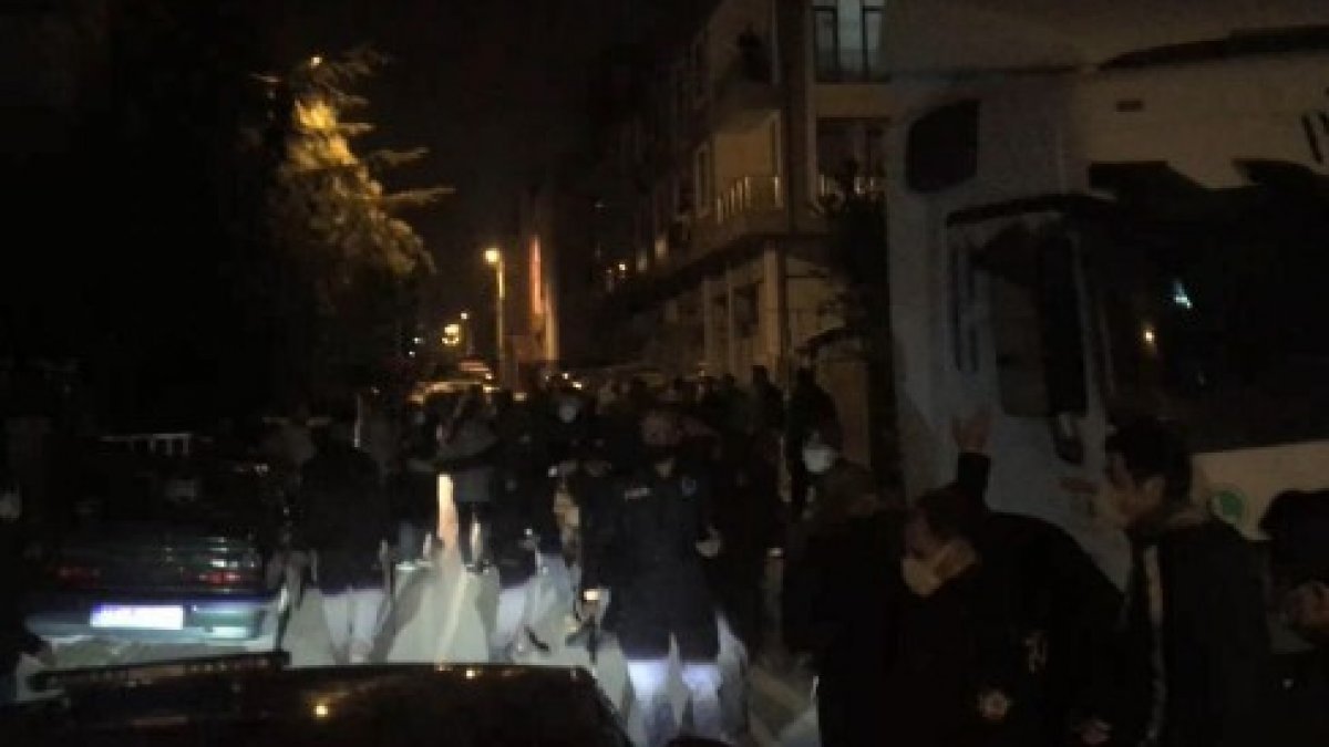 Bursa'da kalabalık iki aile arasındaki kavgayı polis ayırdı