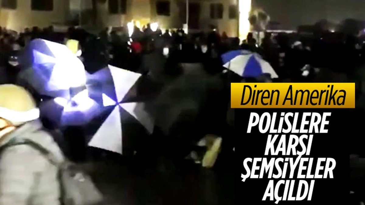 Minneapolis'de polis barikatına karşı şemsiye barikatı