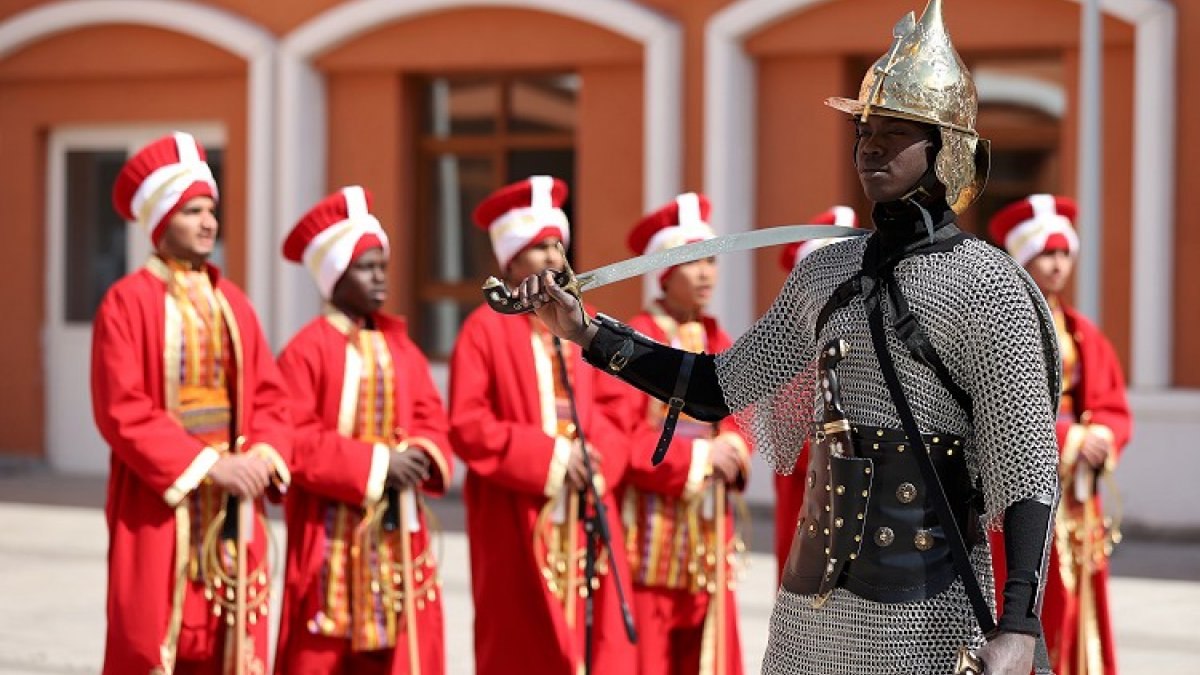 Bursa'daki eğitim gören 25 farklı ülkeden 33 öğrenciyle mehter takımı kuruldu