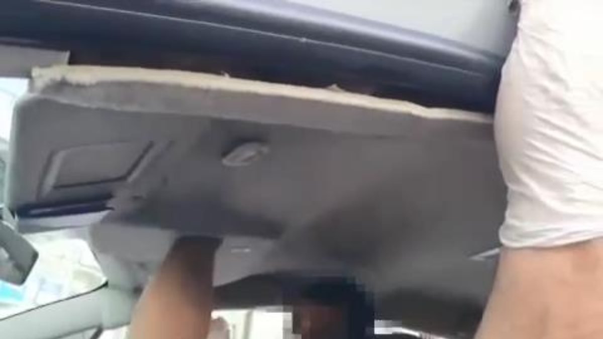 Şanlıurfa'da polisin durdurduğu otomobilin tavanında 18 tabanca bulundu