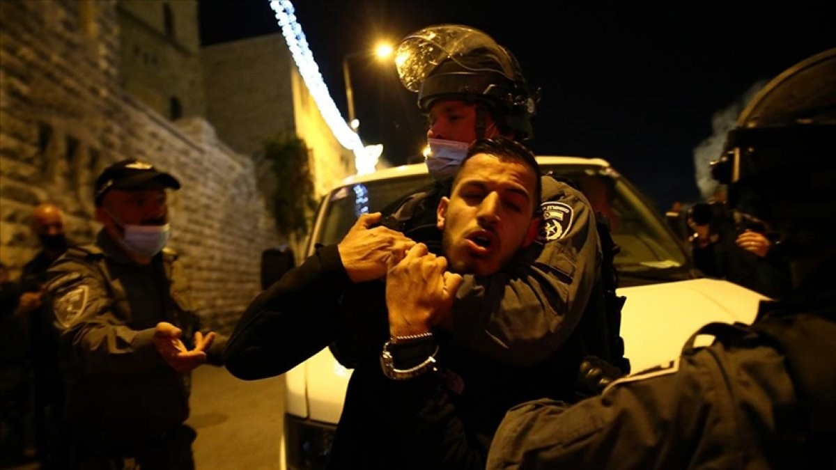 Kudüs'te İsrail polisi teravih namazından çıkan Filistinlilere müdahale etti