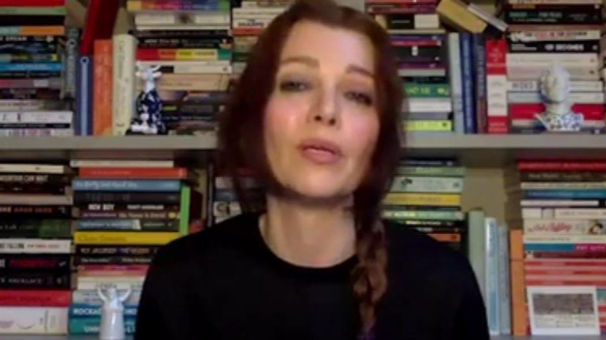 Elif Şafak, Türkiye'nin İstanbul Sözleşmesi'nden ayrılmasını Angelina Jolie'ye şikayet etti