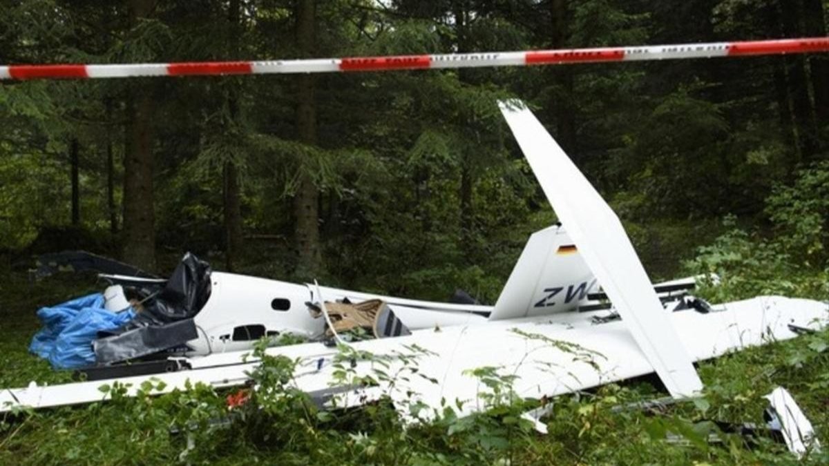 Fransa'da uçak düştü: 4 ölü