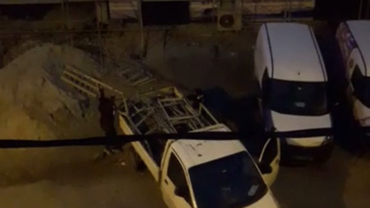 Arnavutköy'de çalıntı kamyonetle hırsızlık