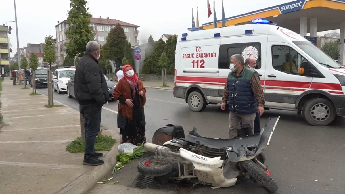 Sakarya'da oğlu yaralanan anne, ambulansa binmek için ağladı