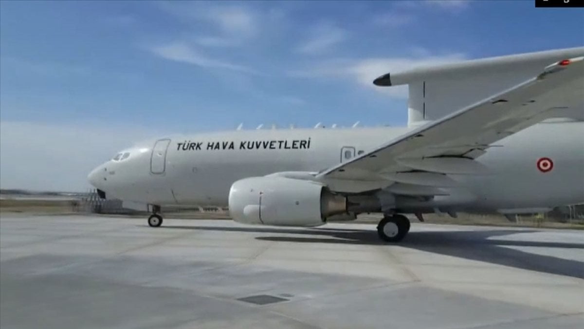 TSK'nın 'E-7T HİK' uçağı Romanya hava sahasında