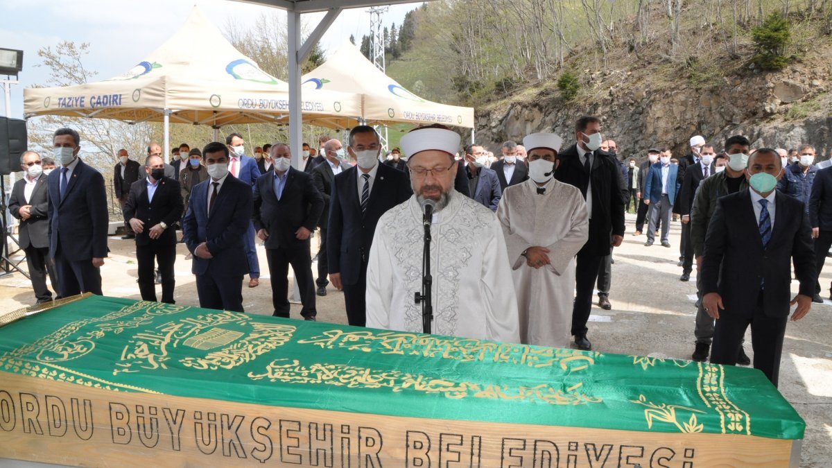 Diyanet İşleri Başkanı Ali Erbaş amcasının cenaze namazını kıldırdı