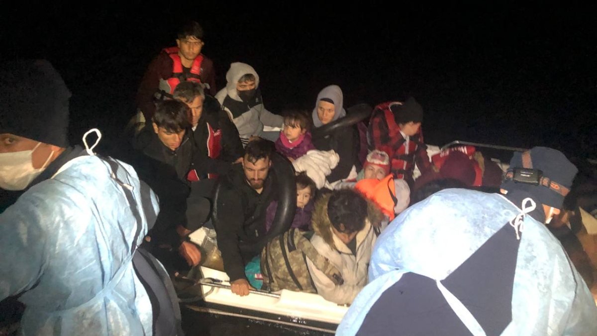 Ayvacık açıklarında 18 göçmen kurtarıldı