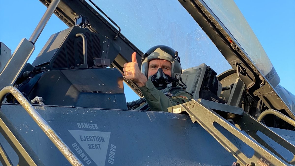 ABD'li Büyükelçi Geoffrey Pyatt, Yunanistan üzerinde F-16 ile uçtu