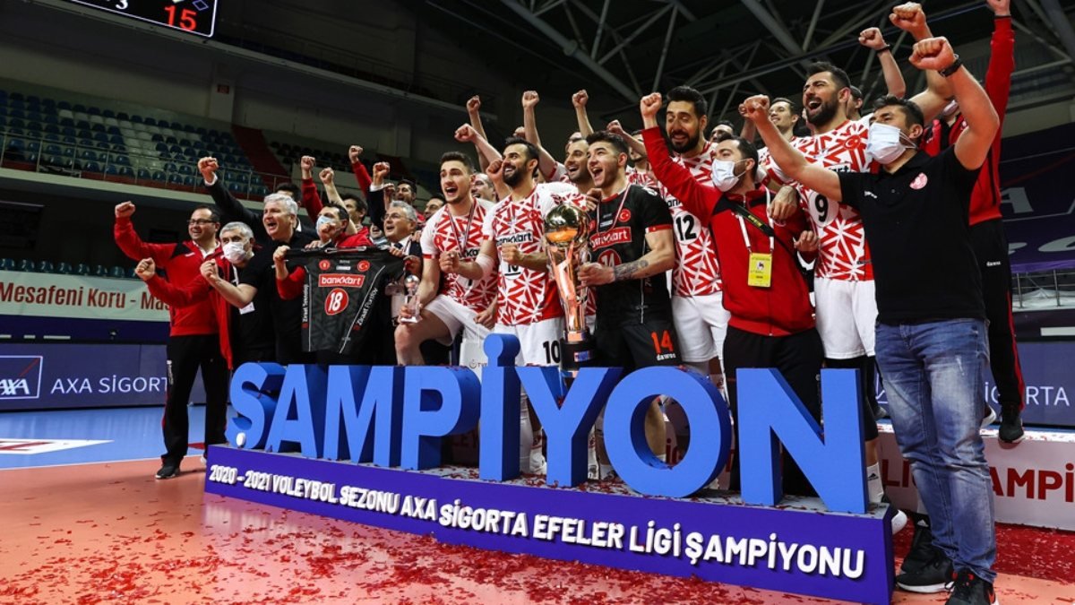 Efeler Ligi'nde Fenerbahçe'yi yenen Ziraat Bankkart şampiyon
