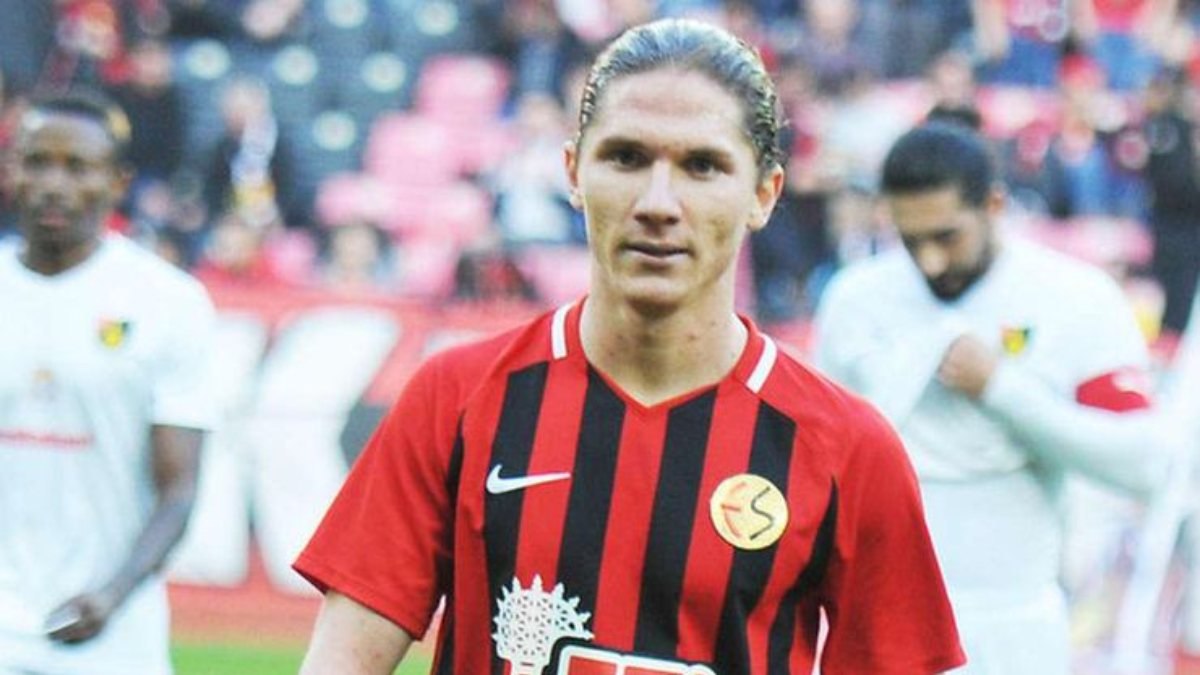 Mehmet Özcan Eskişehirspor ile sözleşmesini feshetti