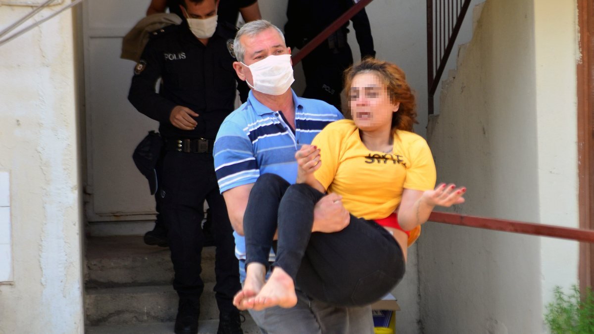 Adana'da genç kadın, uyuşturucu krizine girip evi dağıttı