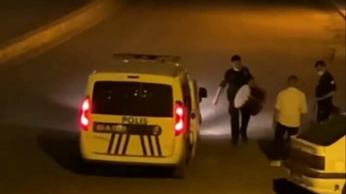 Şanlıurfa'da polis sahurda davul çaldı