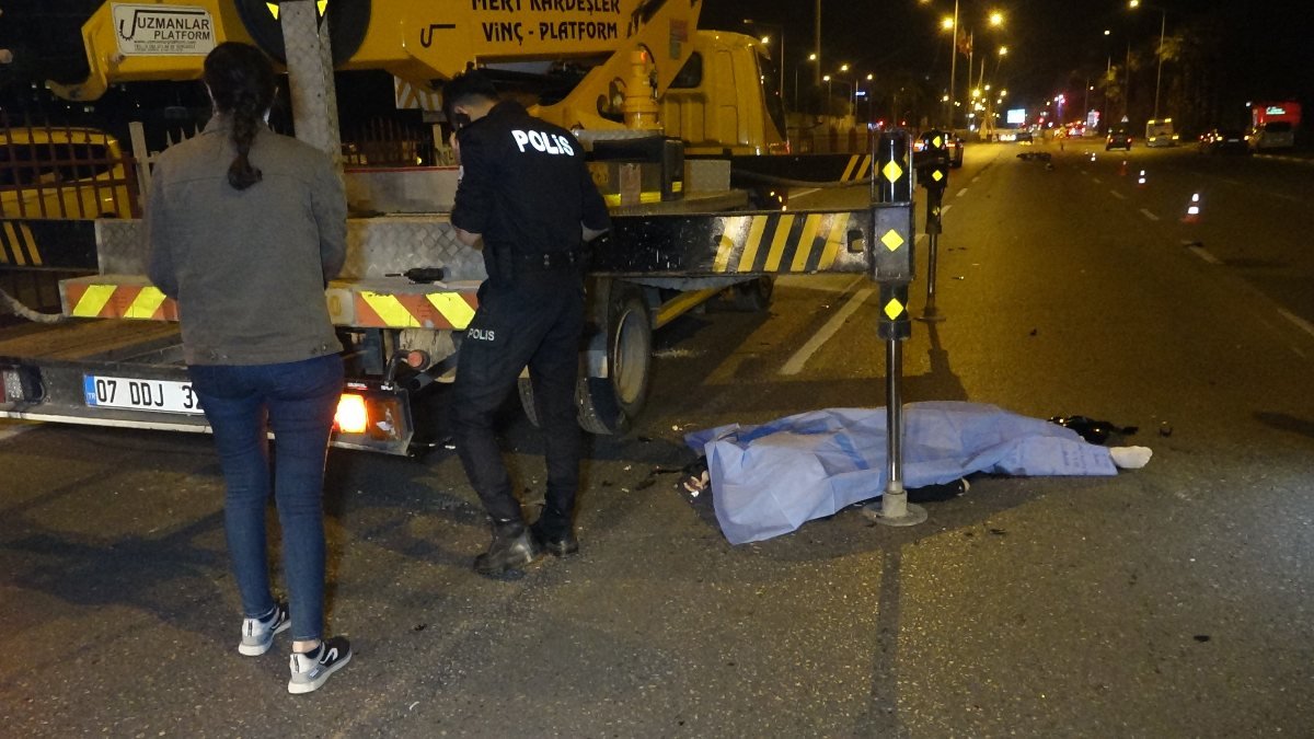 Antalya'da vincin demir ayağına çarpan motosiklet sürücüsü öldü