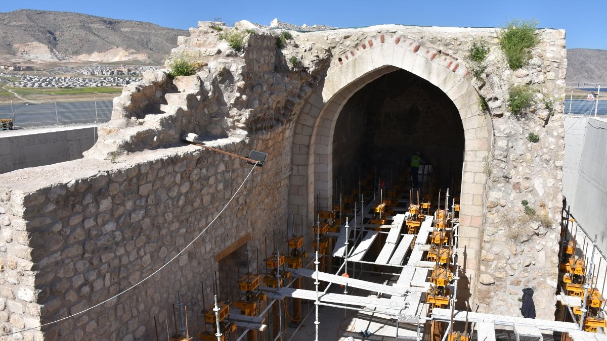 Hasankeyf'teki 692 yıllık Küçük Saray yükseltiliyor