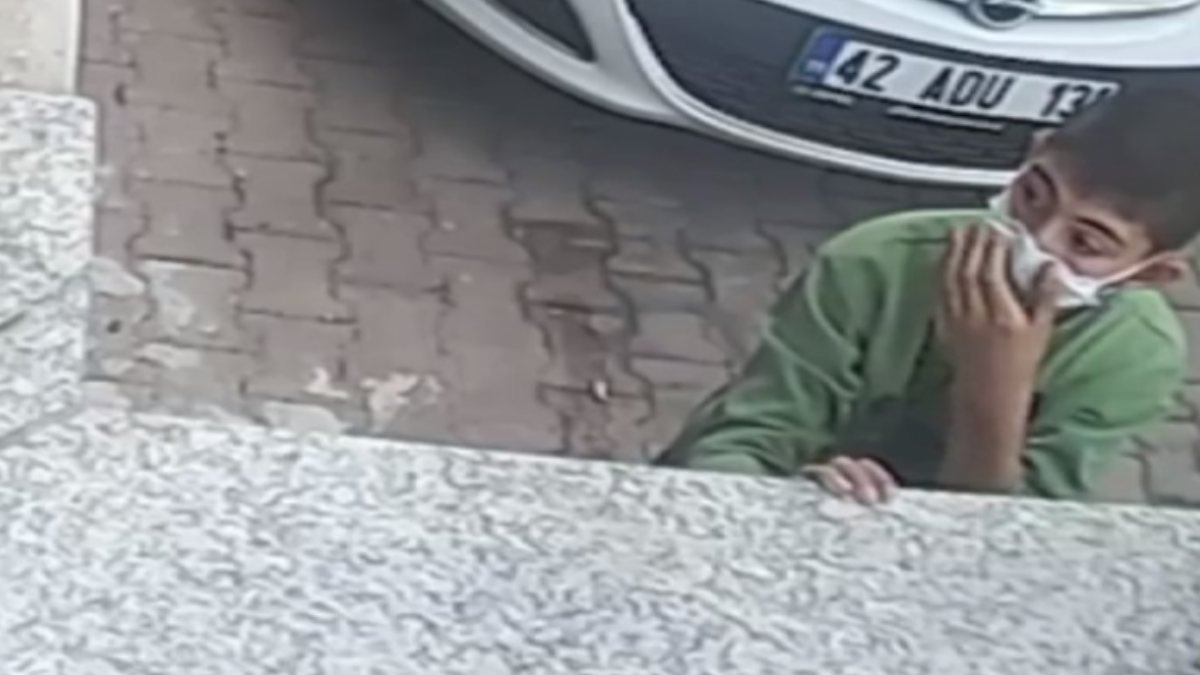 Konya'da kısıtlama zamanı fırına giderken polisi gören çocuk