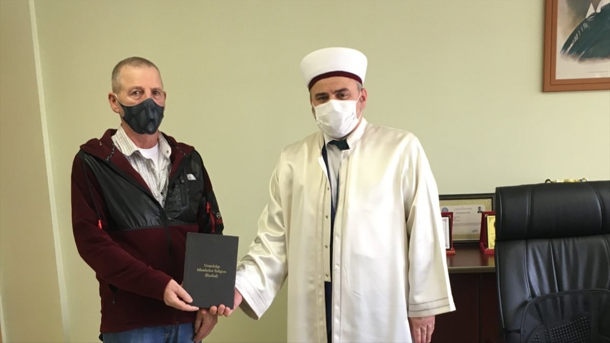 Bursa’da Ramazan ayından etkilenen Alman vatandaşı Müslüman oldu