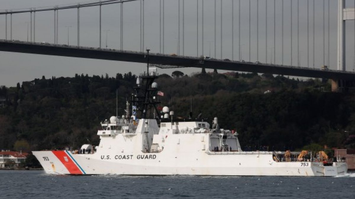 İstanbul Boğazı'ndan geçen ABD sahil güvenlik gemisi Karadeniz'e açıldı