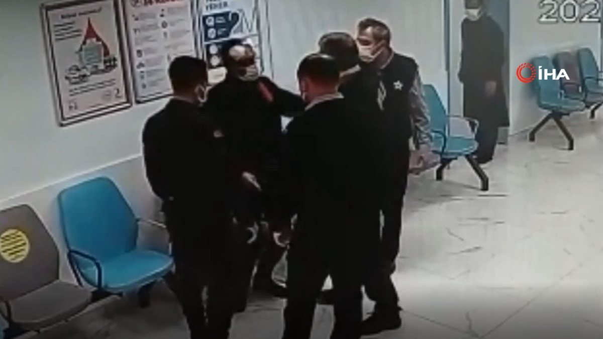 Samsun'da yardım eden polise tokat attı
