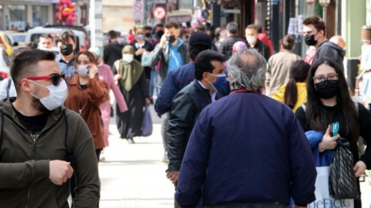 Zonguldak'ta cadde ve sokaklarda yoğunluk