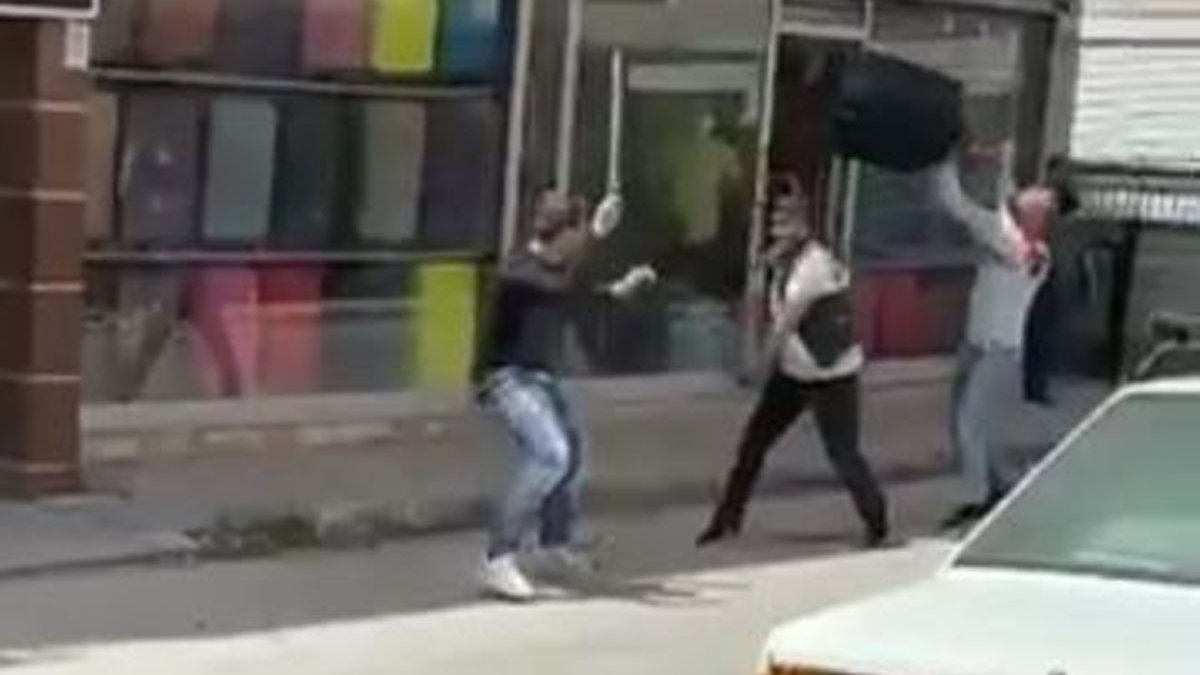 Antalya'da sokak ortasında sopalı kavga