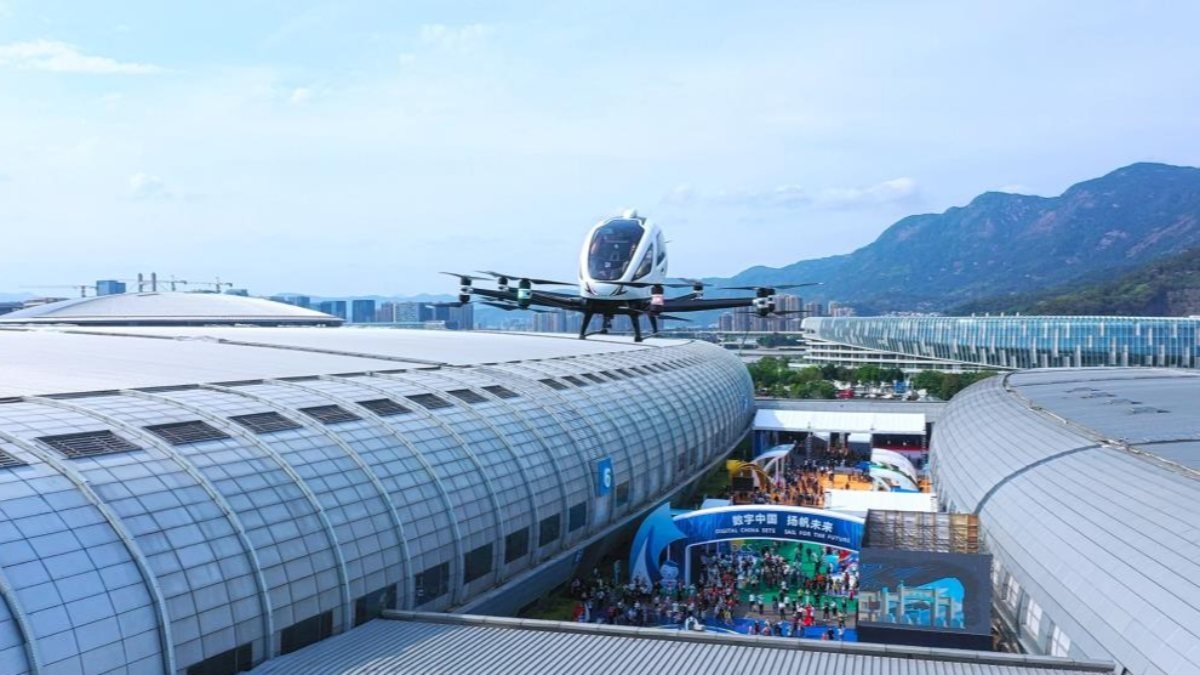 Çin'de sürücüsüz drone taksi 2 yolcuyla uçtu