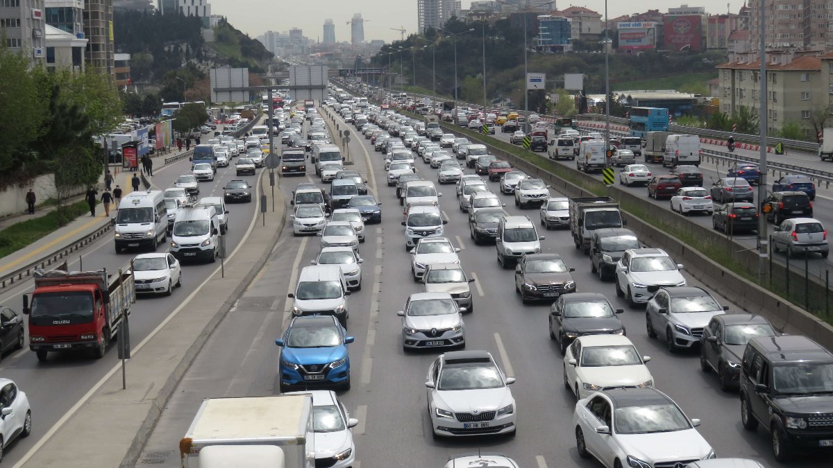 İstanbul'da trafik yoğunluğu yüzde 72'ye ulaştı