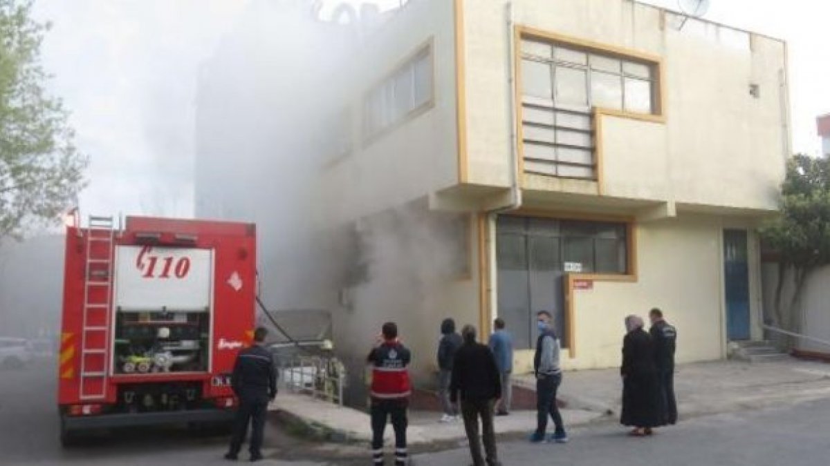 İstanbul'da mobilya atölyesinde yangın çıktı