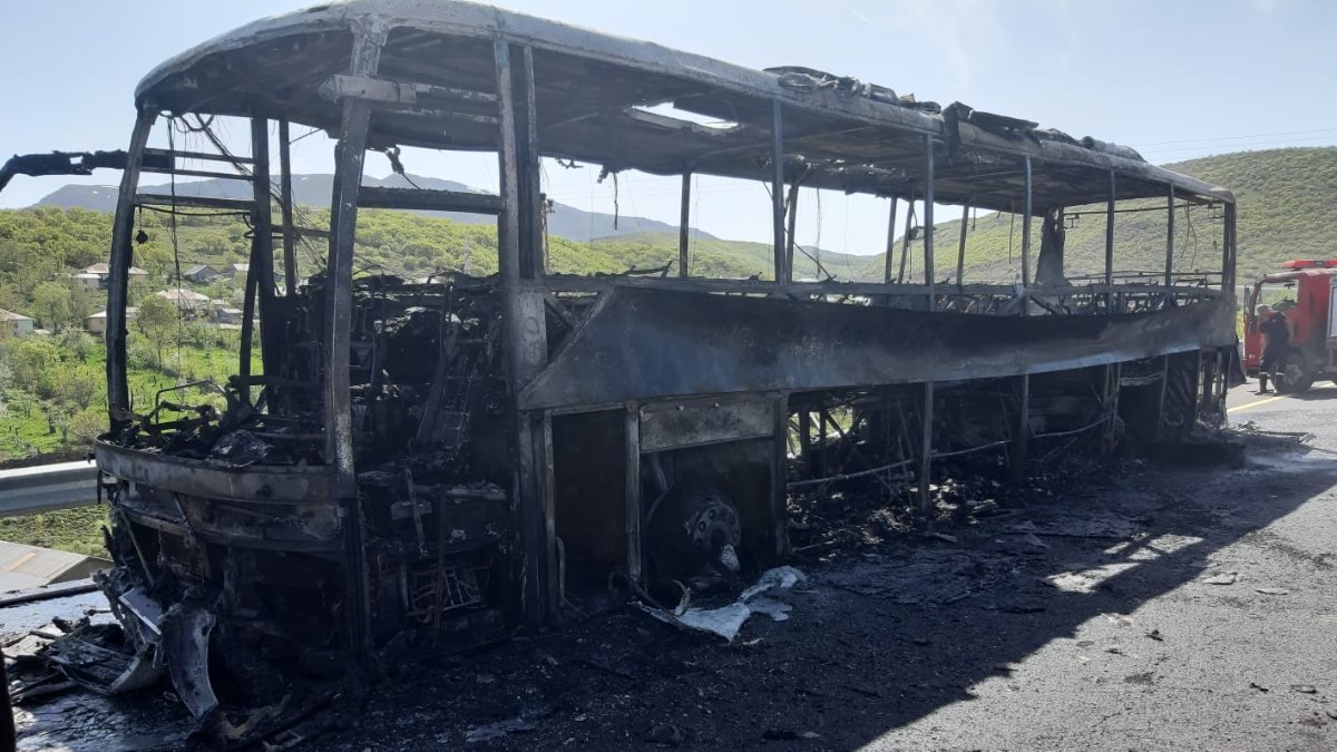 Bingöl'de yolcu otobüsü yandı