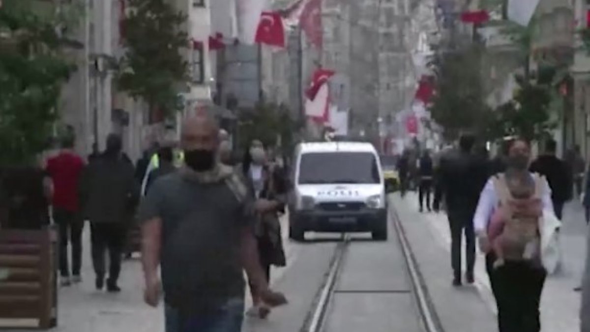 Taksim ve İstiklal Caddesi turistlere kaldı