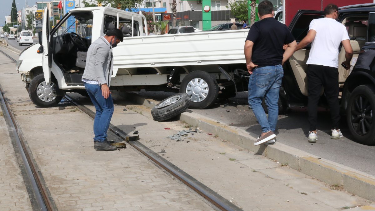Antalya'da iki saat önce aldığı aracıyla kazaya karıştı