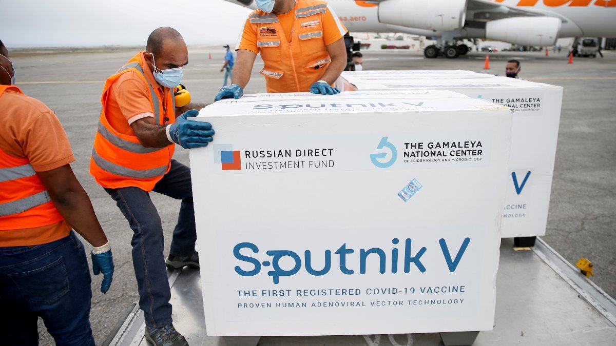 100 bin doz Sputnik V, İran'a ulaştı