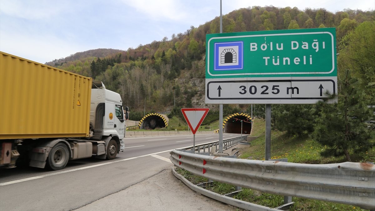Bolu Dağı Tüneli'nden 2 günde 100 binden fazla araç geçti