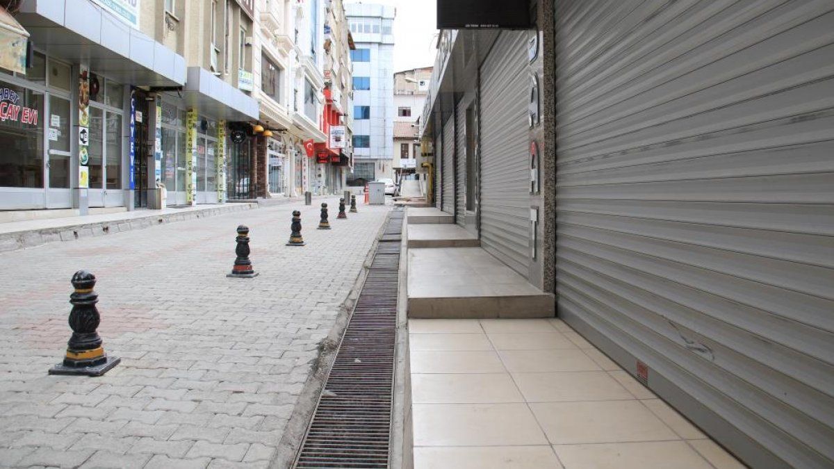Elazığ'da sokaklar boş kaldı