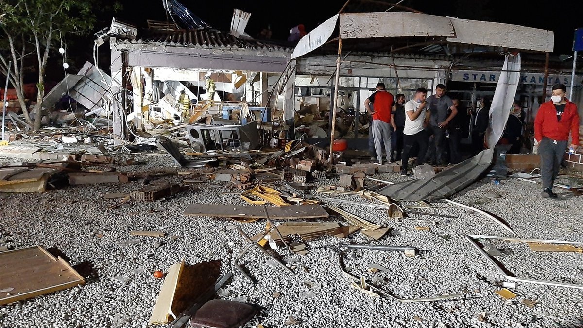 Balıkesir'de lokantada patlama: 20 iş yeri hasar gördü
