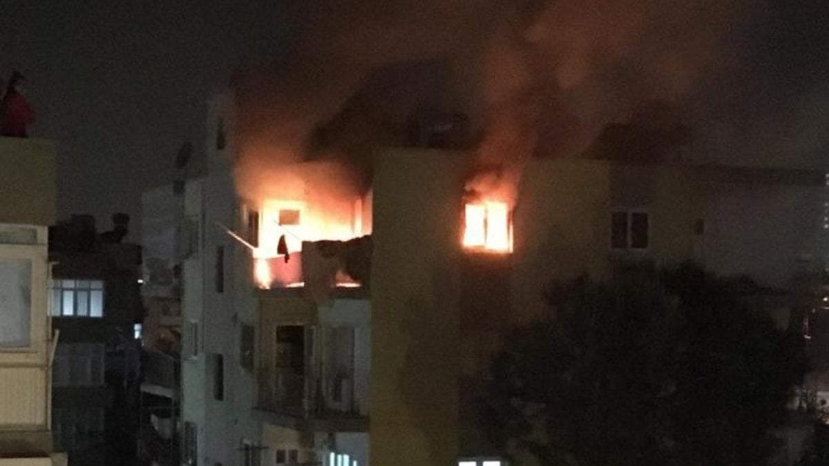 Mersin'de apartman yangını mahalleliyi korkuttu